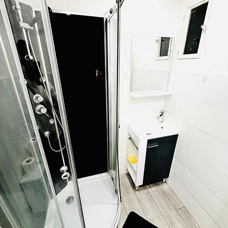 Worldroom Chambre Privee Avec Espace Commun Perpinhã Exterior foto