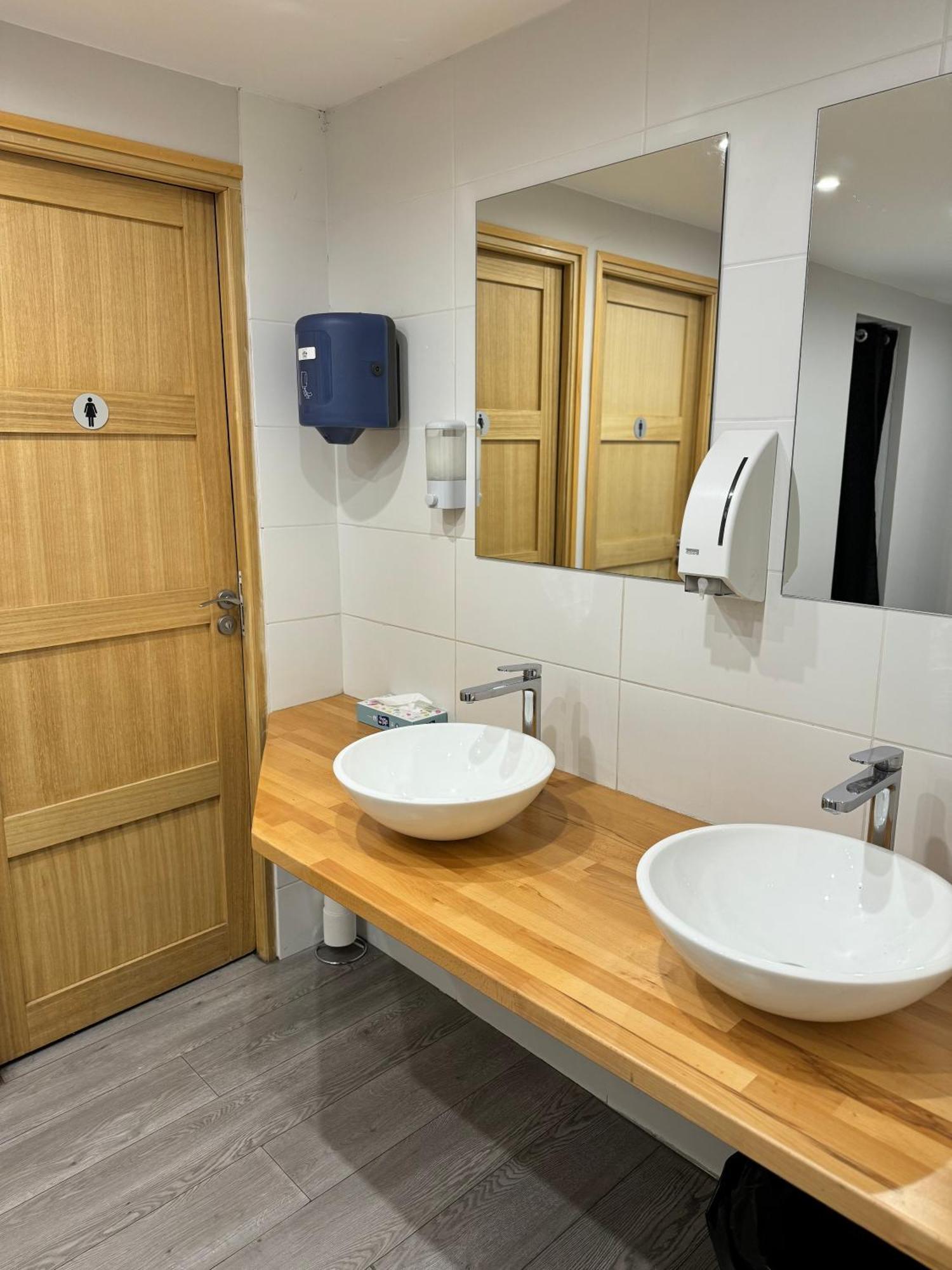 Worldroom Chambre Privee Avec Espace Commun Perpinhã Exterior foto