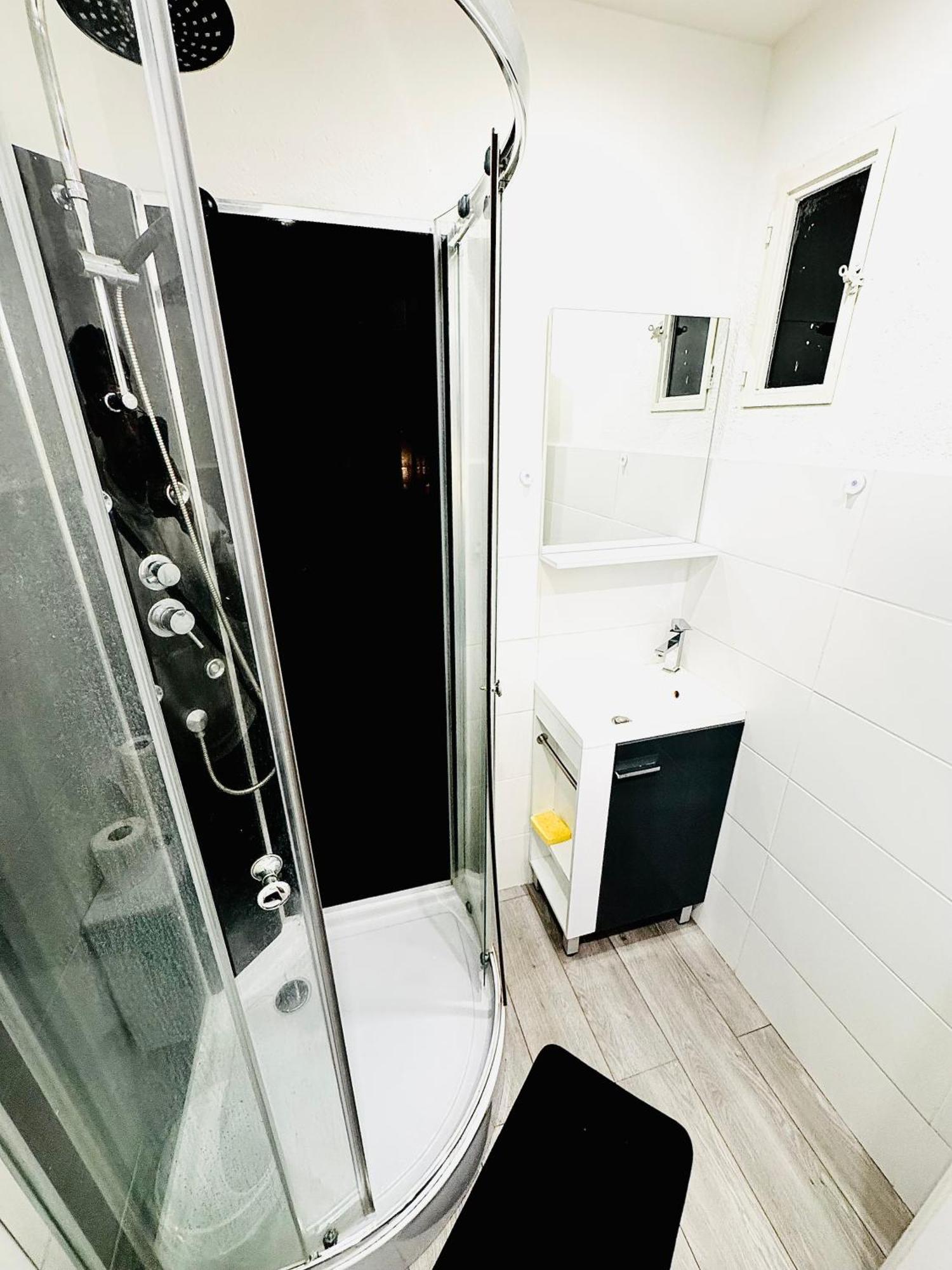 Worldroom Chambre Privee Avec Espace Commun Perpinhã Exterior foto